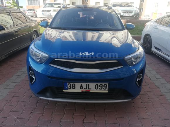 Sahibinden Kia Stonic 1.4 MPI Cool 2023 Model  14.000 km Mavi