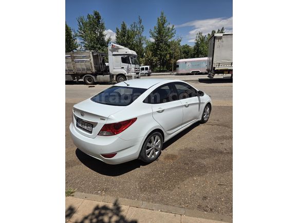 Sahibinden Hyundai Accent Blue 1.6 CRDI Prime 2013 Model