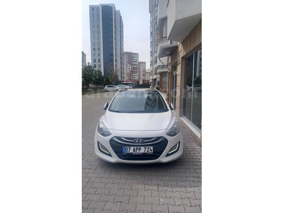 Sahibinden Hyundai i30 1.6 GDi Elite 2013 Model  260.000 km Beyaz