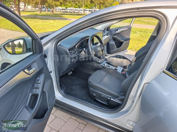 HATASIZ 2025 MODEL FORD FOCUS 1.5 DİZEL 115 BG TİTANYUM STİL