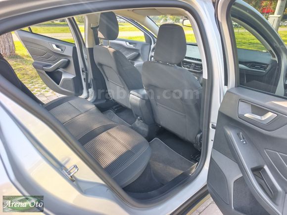 HATASIZ 2025 MODEL FORD FOCUS 1.5 DİZEL 115 BG TİTANYUM STİL