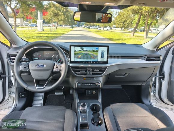 HATASIZ 2025 MODEL FORD FOCUS 1.5 DİZEL 115 BG TİTANYUM STİL