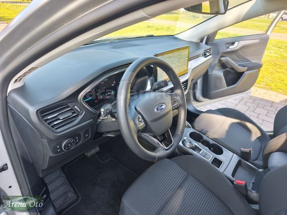 HATASIZ 2025 MODEL FORD FOCUS 1.5 DİZEL 115 BG TİTANYUM STİL