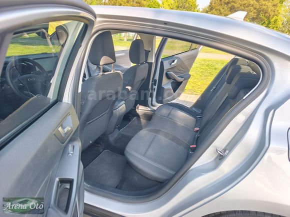 HATASIZ 2025 MODEL FORD FOCUS 1.5 DİZEL 115 BG TİTANYUM STİL