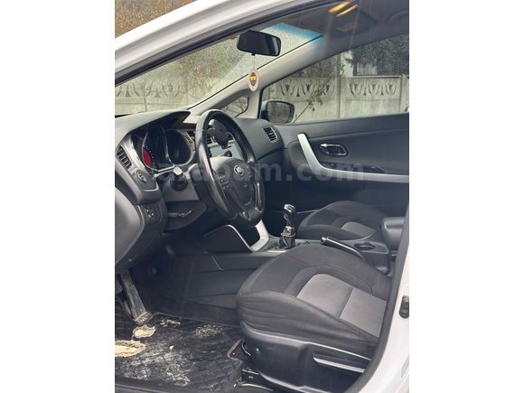 Sahibinden Kia Ceed 1.6 GDI Concept 2014 Model  manueldir
