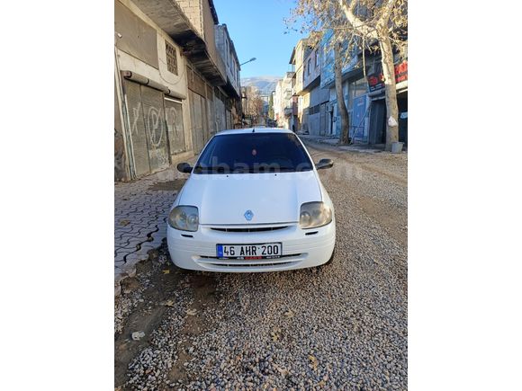 Sahibinden Renault Clio 1.4 RNA 2001 Model  214.000 km Beyaz