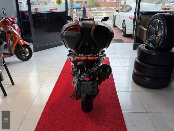 ÖZTEK MOTORSTAN YAMAHA TMAX 560 HATASIZ BOYASIZ TRAMERSİZ