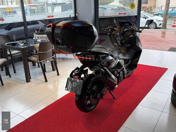 ÖZTEK MOTORSTAN YAMAHA TMAX 560 HATASIZ BOYASIZ TRAMERSİZ