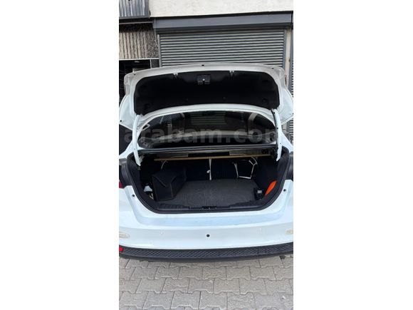 SON FİYATTIR!!! Öğretmenden Ford Focus 1.5 TDCi Style 2017 Model