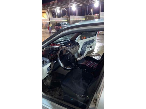 Temiz aile aracı Renault Clio 1.4 Expression  