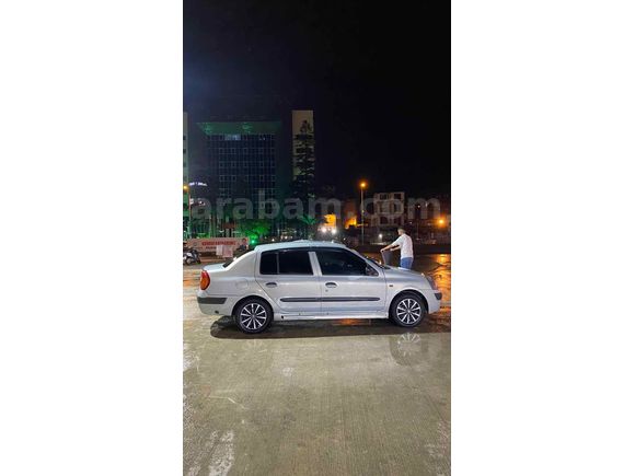 Temiz aile aracı Renault Clio 1.4 Expression  