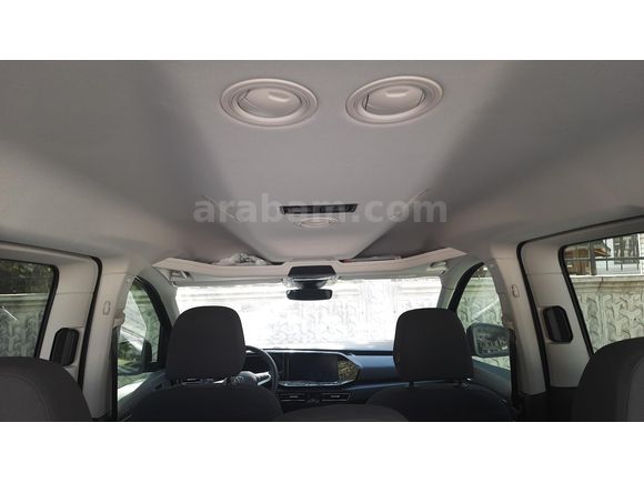 Memurdan 2025 trafiğe çıkışlı Volkswagen Caddy hatasız