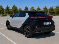 Sahibinden Toyota C-HR 1.8 Hybrid Passion X-Style 2023 Model İzmir