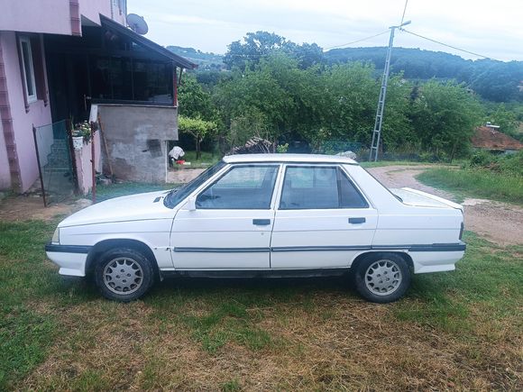 Sahibinden Renault R 9 1.4 Broadway 1995 Model