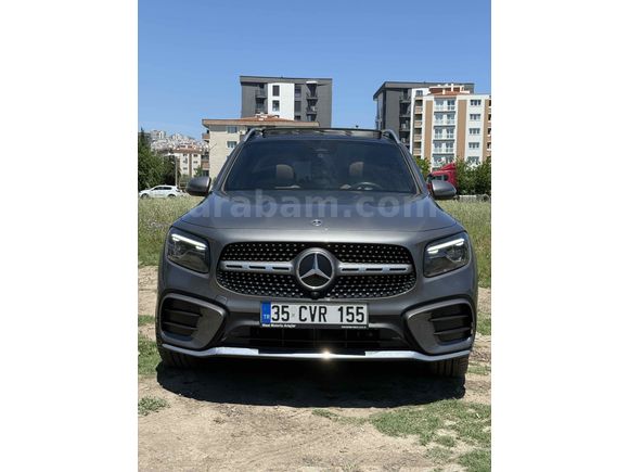 Aralık 2024 çıkışlı Garantisi devam eden yetkili servis bakımlı tramersiz   Kazasız  GLB200 AMG