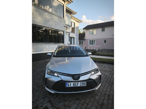 Sahibinden Toyota Corolla 1.8 Hybrid Dream 2020 Model  107.800 km Gri (Gümüş)