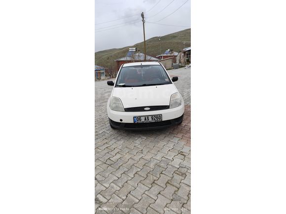 memurdan acil satılık  2005 model temiz bakımlı ford fiesta