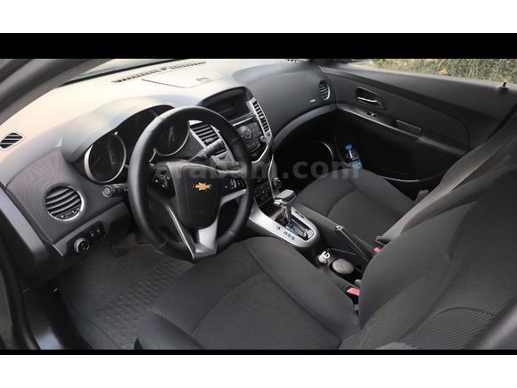 temiz Cruze 1.6 otomatik 2011 Model