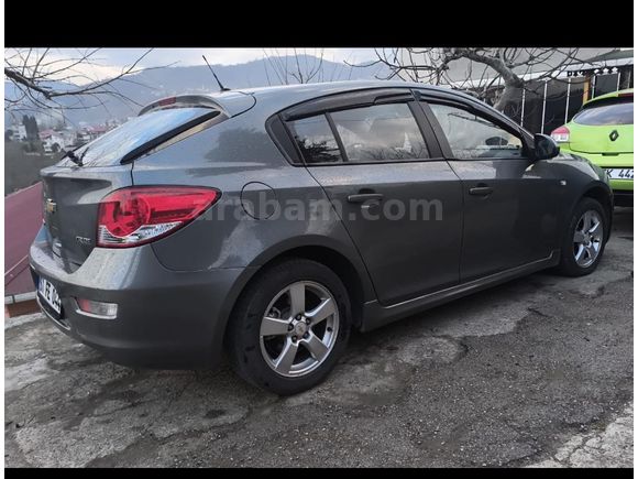 temiz Cruze 1.6 otomatik 2011 Model