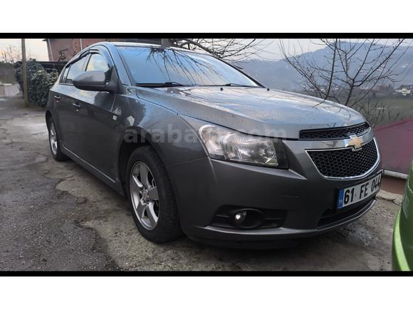 temiz Cruze 1.6 otomatik 2011 Model