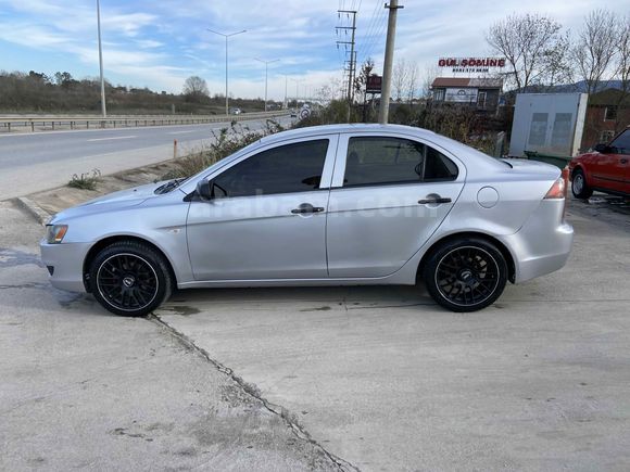 Sahibinden Mitsubishi Lancer 1.5 Inform 2010 Model 