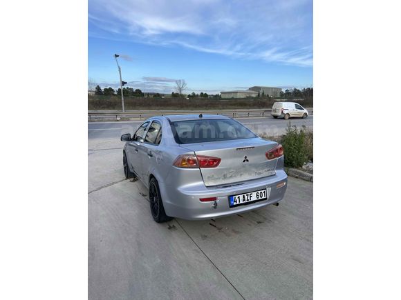 Sahibinden Mitsubishi Lancer 1.5 Inform 2010 Model 