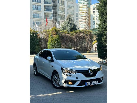 Sahibinden Renault Megane 1.5 dCi Touch 86 bin tl masraf yapıldı keyfi derı koltuk tesla ekran gizli özelikler aktif 2017 Model  230.000 km Beyaz