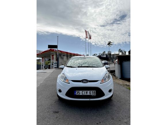 Sahibinden Ford Fiesta 1.4 TDCi Titanium X 2011 Model İzmir 140.000 km Beyaz