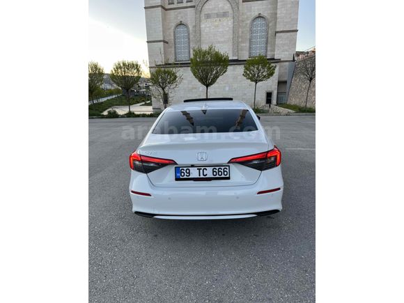 2. Sahibinden Honda Civic 1.5 i-VTEC Eco Executive Plus 2023 Model