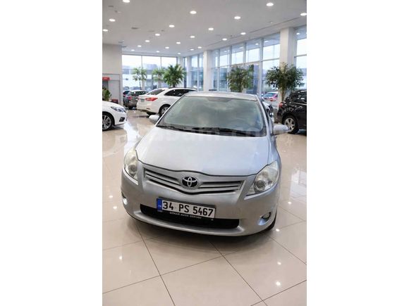 Sahibinden Toyota Auris 1.33 Comfort 2011 Model  175.280 km Gri (Gümüş)