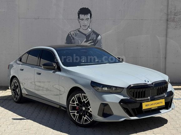 BERCAR'DAN HATASIZ BMW 5.20i BROOKLYN GRİ-İÇ KIRMZ-SHADOW-20JANT