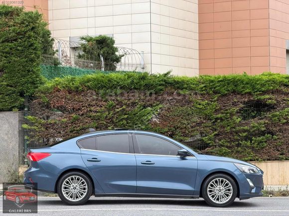 FORD FOCUS 1.5 ECOBLUE TİTANİUM-CAM TAVAN-HATASIZ-