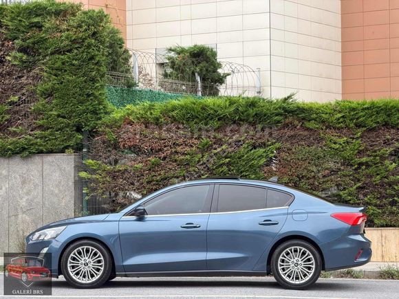 FORD FOCUS 1.5 ECOBLUE TİTANİUM-CAM TAVAN-HATASIZ-
