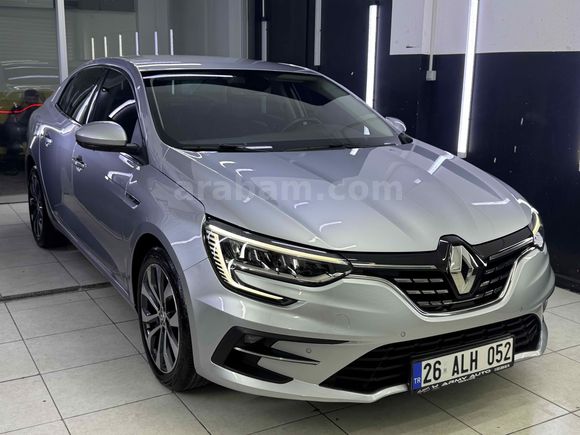 Memurdan Renault Megane 1.3 TCe Icon 2023 Model 