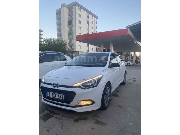 Sahibinden Hyundai i20 1.2 MPI Style 2015 Model Adıyaman 81.450 km Beyaz