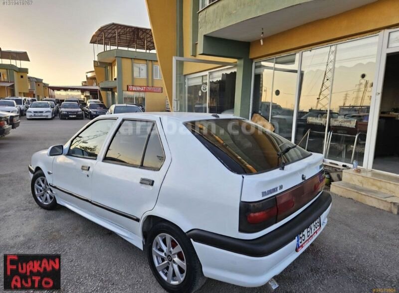 Galeriden Renault R 19 1.4 Europa RN 1996 Model Van 314.000 km Beyaz