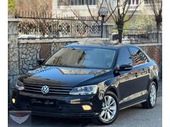 YENİ KASA JETTA SİYAH İÇİ BEJ SANRUFLU DÜŞÜK KM'Lİ
