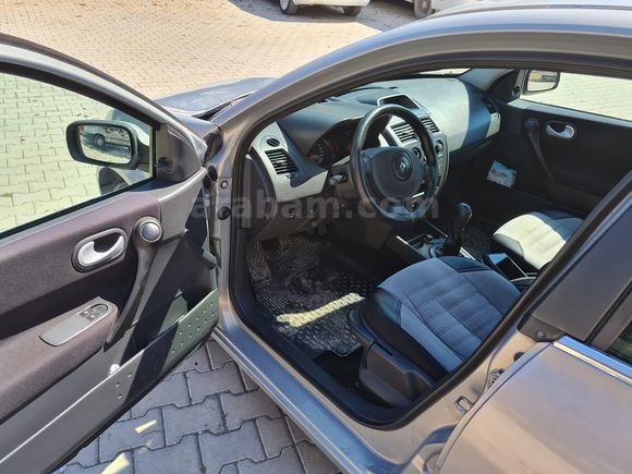 HATASIZ TEMİZ Megane 1.6 Authentique 