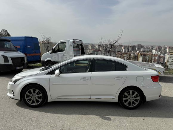Sahibinden Toyota Avensis 1.6 Elegant Extra 2013 Model 