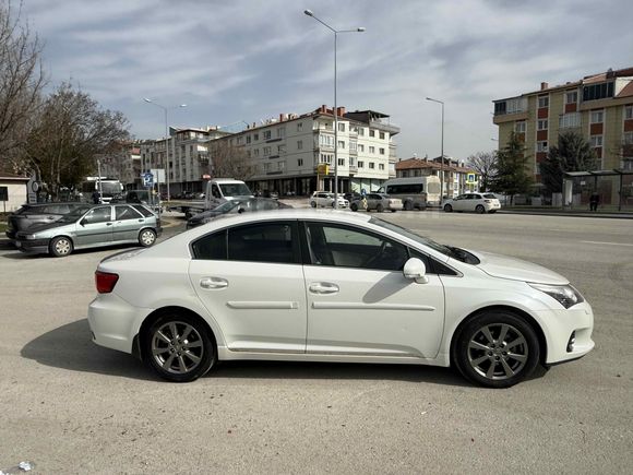 Sahibinden Toyota Avensis 1.6 Elegant Extra 2013 Model 