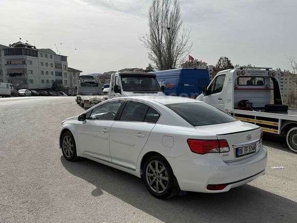 Sahibinden Toyota Avensis 1.6 Elegant Extra 2013 Model 