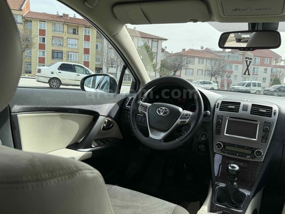 Sahibinden Toyota Avensis 1.6 Elegant Extra 2013 Model 