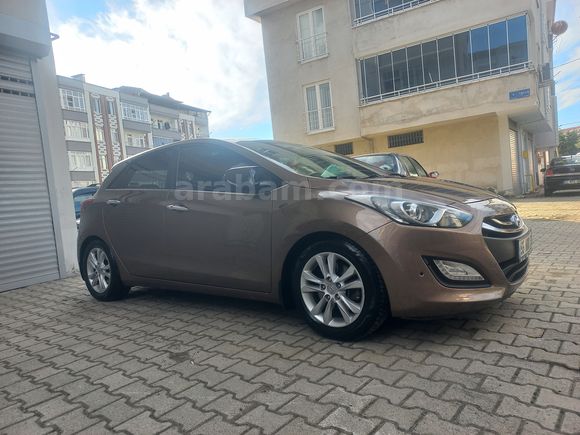 Sahibinden Hyundai i30 1.6 GDi Elite 2013 Model  144 km Altın
