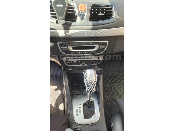Makam Aracı