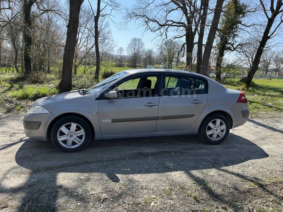 Sahibinden Renault Megane 1.6 Dynamique 2005 Model  340.000 km Gri