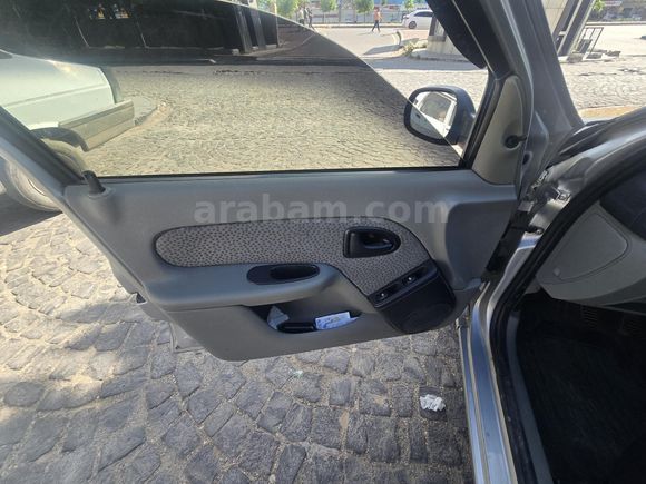 Clio Sınıf Araba