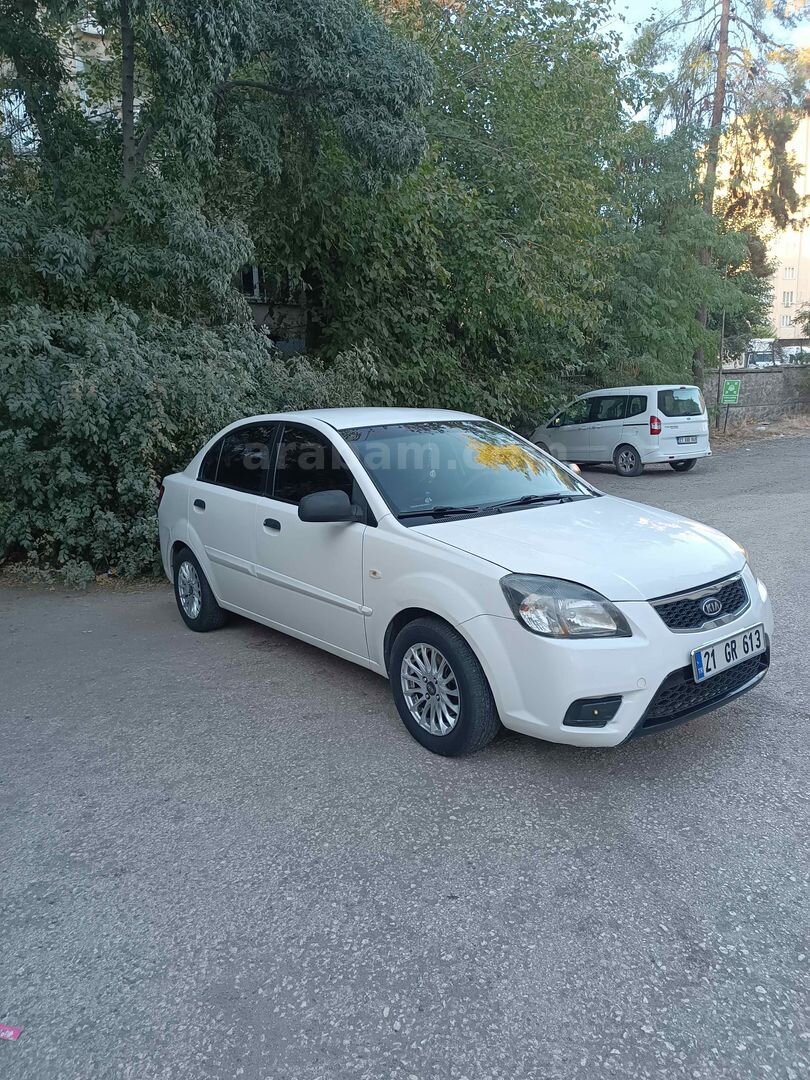 Sahibinden Kia Rio 1.4 GSL Trend 2011 Model Diyarbakır 256.000 km Beyaz 2