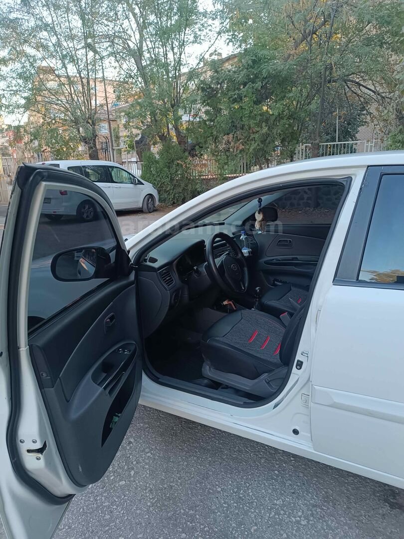 Sahibinden Kia Rio 1.4 GSL Trend 2011 Model Diyarbakır 256.000 km Beyaz 7