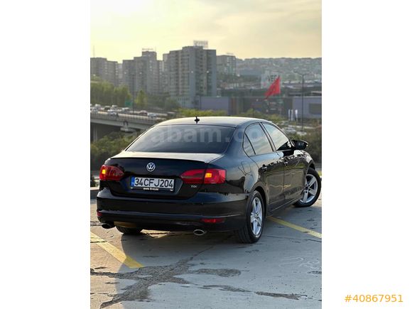 VOLKSWAGEN JETTA 1.6 TDI TRENDLİNE 2011 MODEL ( YENİ KASA )
