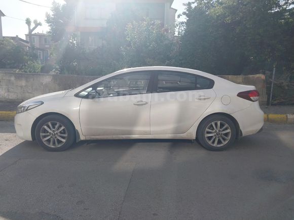 Sahibinden Kia Cerato 1.6 CRDi Prestige 2018 Model Kocaeli 125.000 km Beyaz